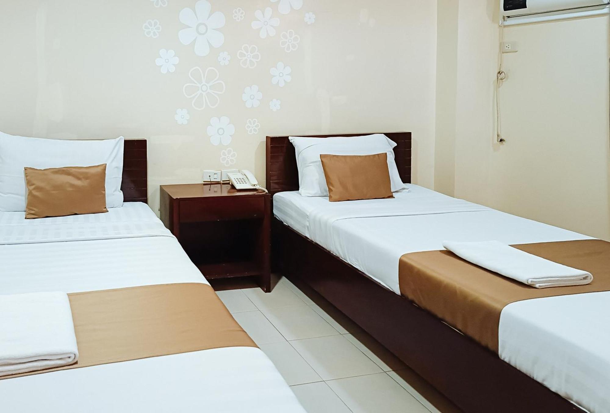 Hotel Juliana By Reddoorz ตูกิกาเราซิตี้ ภายนอก รูปภาพ